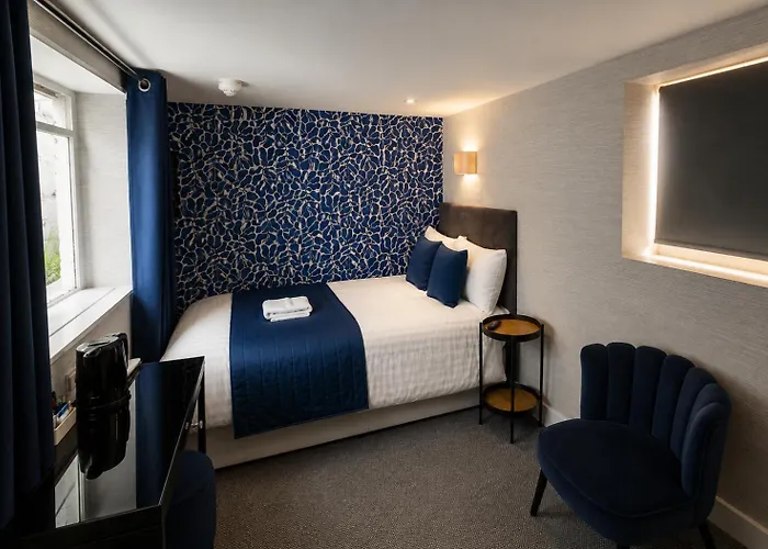 Mentone Hotel