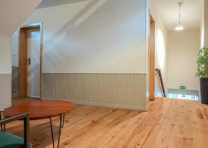 All Vacation Rentals Oporto Maison Entreparedes