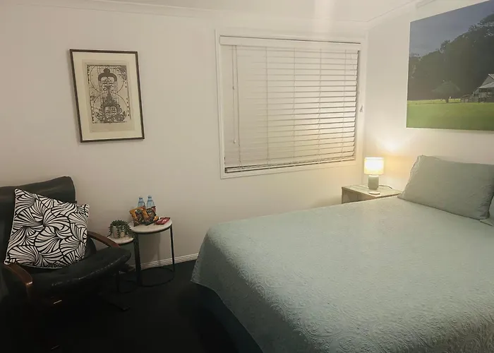 Nicole Guest House - Private Room & Bathroom - 6Kms From City