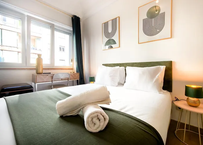 Santos Mattos Guesthouse & Apartments By Lisbon With Sintra