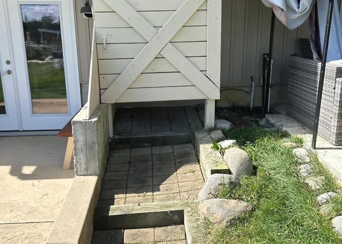 Mini Farm Cabin