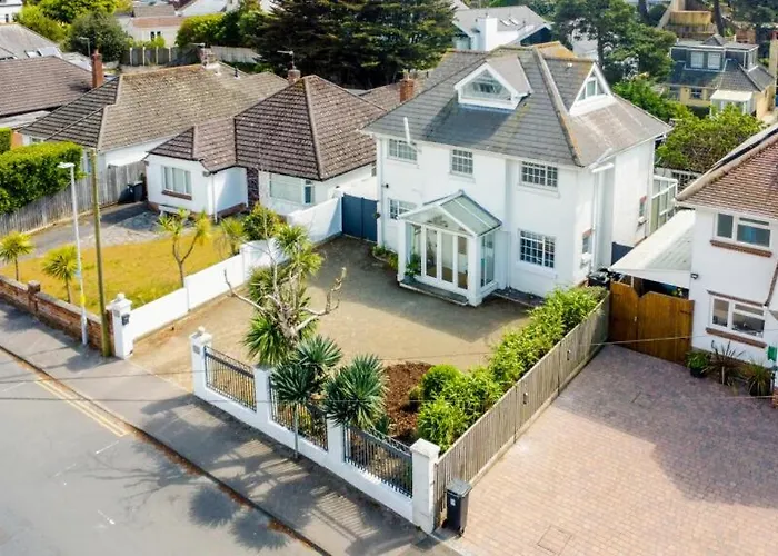 Panorama House - 400M From Sandbanks Beach