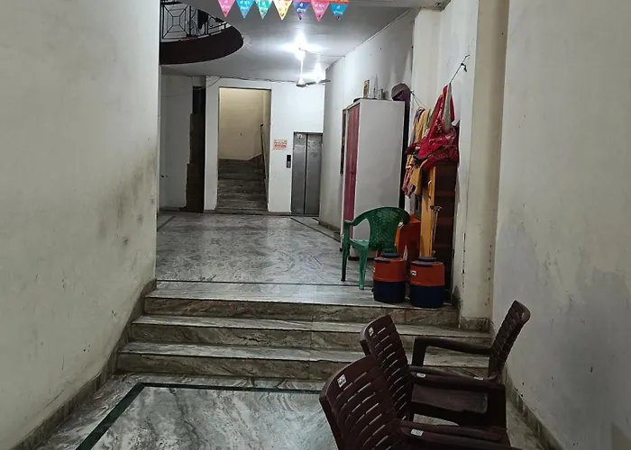 Bankey Bihari Spiritual Stay Just 2 Min Bankey Bihari Temple