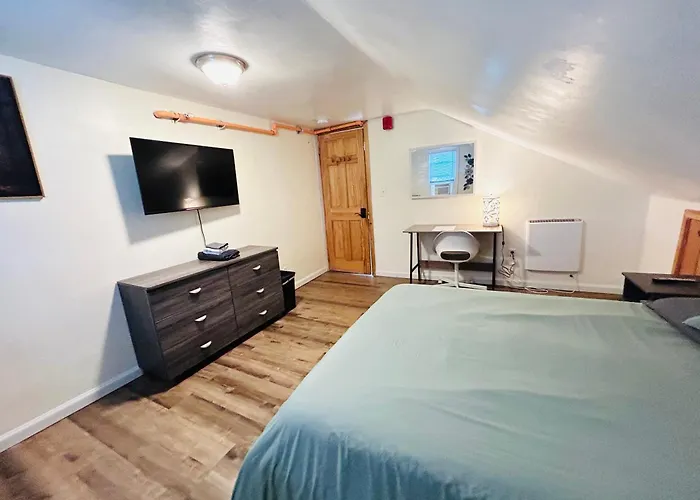 Rooms On East Side Near Whole Foods, Brown, Miriam, Downtown, Etc
