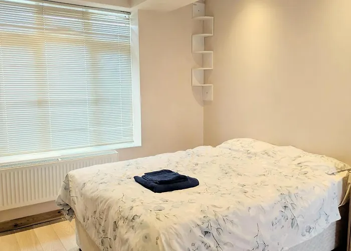 Charming Ensuite Near Wimbledon