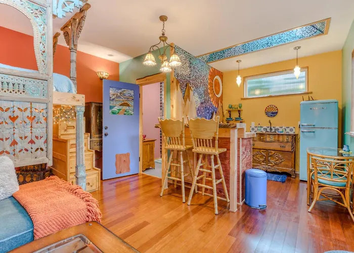 Sweet Sunshine Suite- Artistic, Cozy, And Colorful