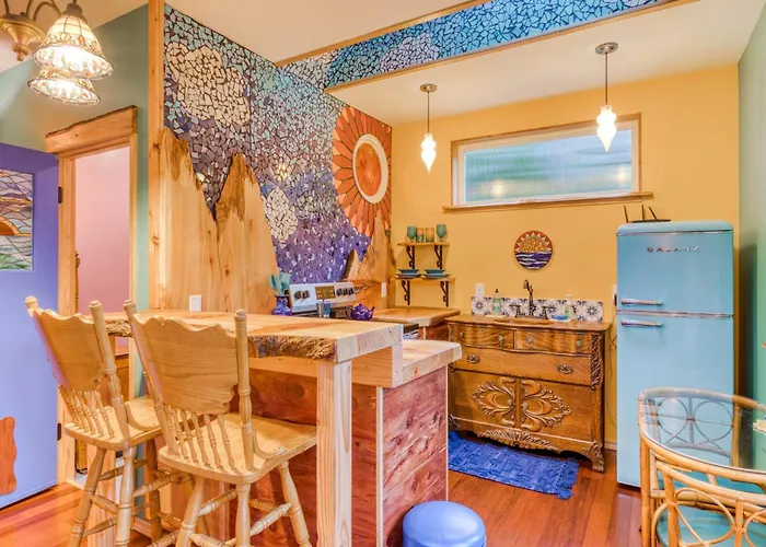 Sweet Sunshine Suite- Artistic, Cozy, And Colorful