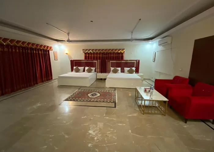 Indus Family Guest House Dha