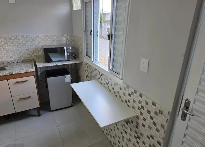 Quarto Aconchegante Completo Wi-Fi TV Microondas Cafeteira Entrada Privativa