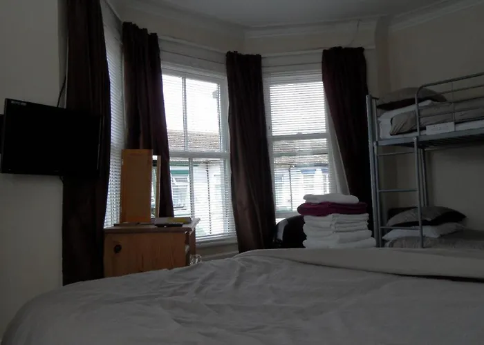 Cheap hotels Seamore Guest House