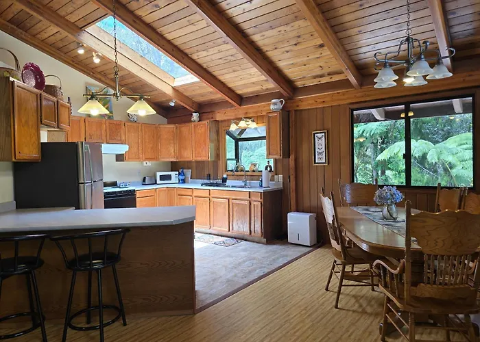 Hale Mauna Loa Upper Level With Shared Hot Tub