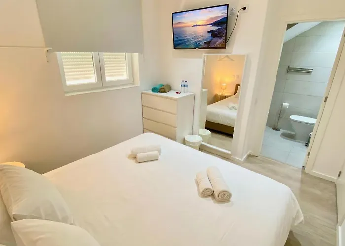 Casa Amarela Guesthouse