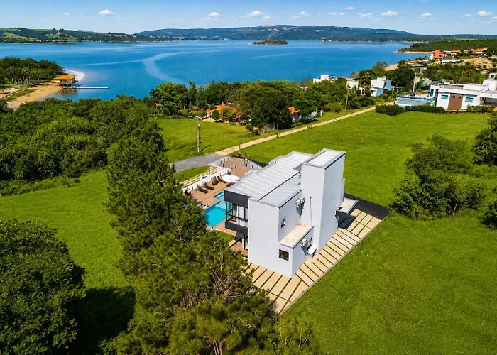 Pousada com piscina, jacuzzi e com vista em Capitólio - Casa Decore