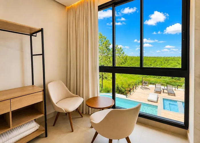 Pousada com piscina, jacuzzi e com vista em Capitólio - Casa Decore