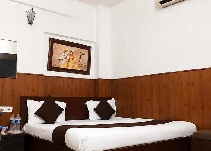 Shri Sai Guest House - Opp Azadpur Main Mandi I Couple Friendly I Metro Access