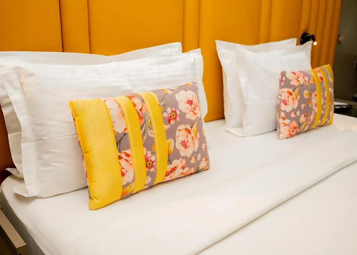 Urvi Banquets & Guest House