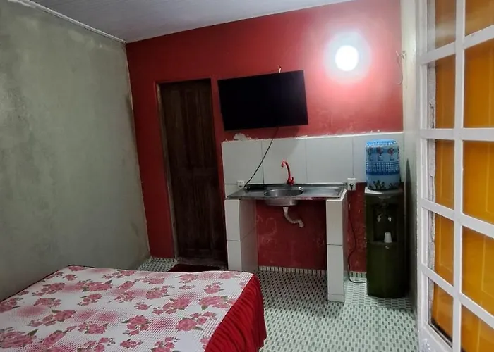 Suíte para Casal em Paricatuba Espaço Parica Wi-Fi e Ar-Condicionado
