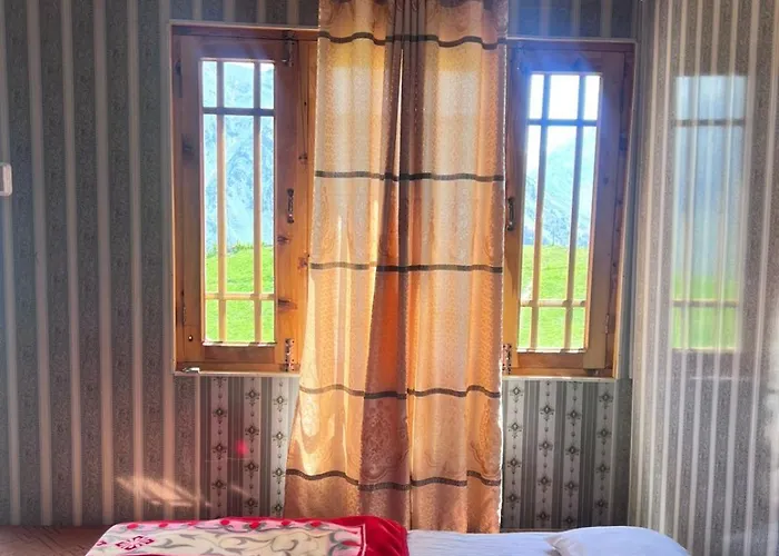 Venus Guest House Lalazar