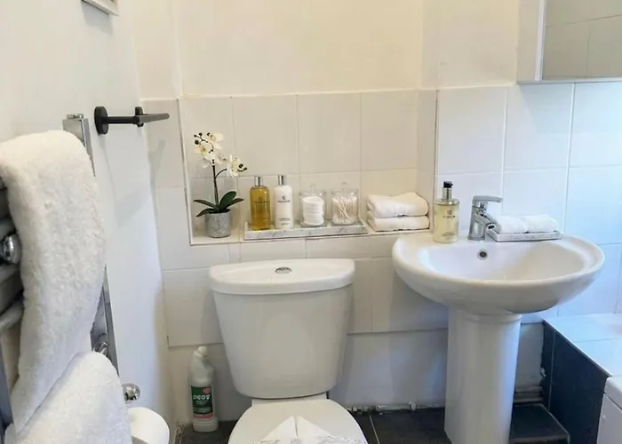 Room 4 Minutes Walk Herne Bay Beach