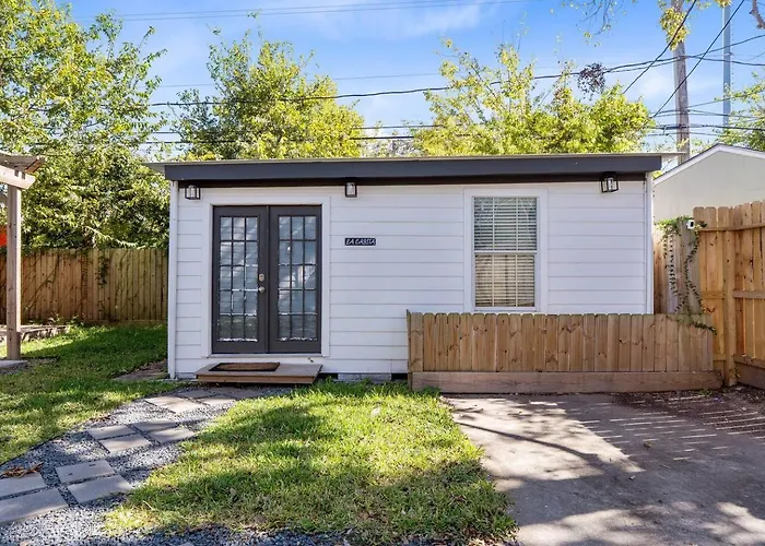 Cozy Casita | Close To Downtown, Stadiums & Tmc