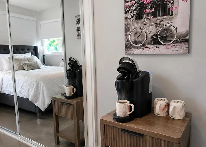 El Paseo Honeymoon Hideway