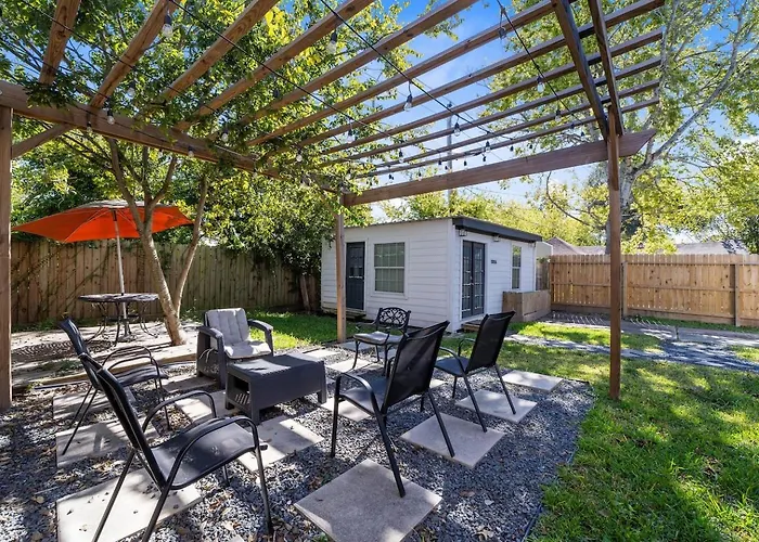 Cozy Casita | Close To Downtown, Stadiums & Tmc