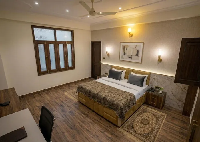Hotel Adi Regency Sec 66 Mamura Noida