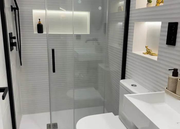 Habitación Buhardilla con Baño Privado y Acceso Autónomo , ideal para Descansar