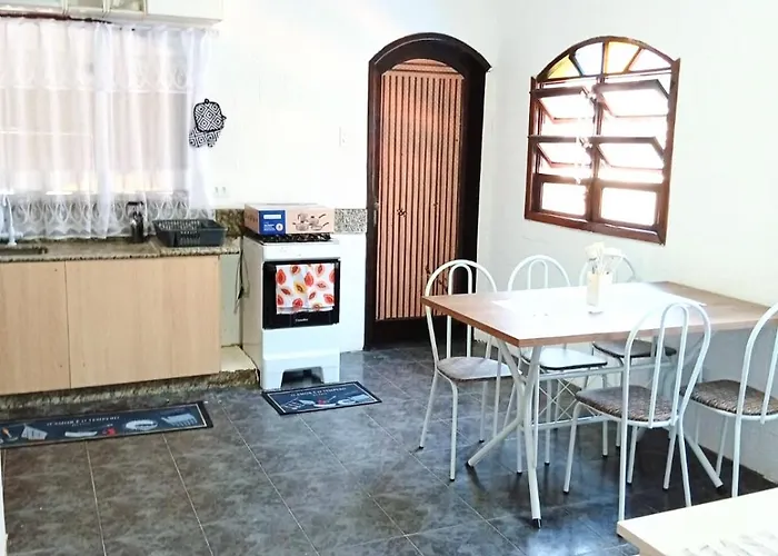 Casa espaçosa, com piscina e Paz