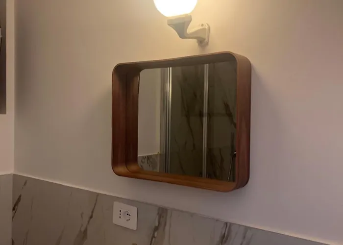 LA FINESTRA SUL CORTILE Suite indipendente con bagno privato