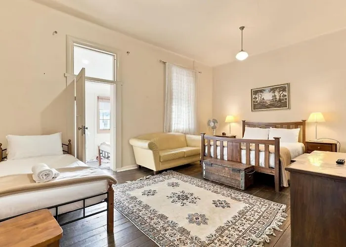 Edinburgh Deluxe Family Suite And Ensuite