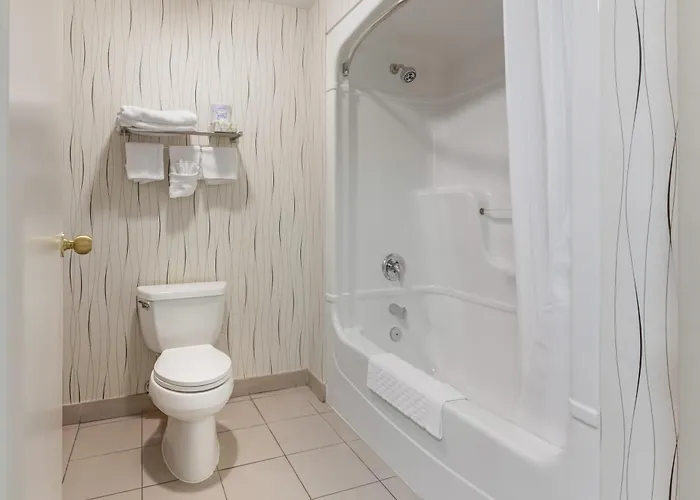 Best Western Plus Travel Hotel Toronto Airport
