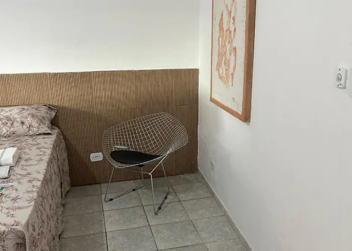 Quarto bom e barato Exelente localização