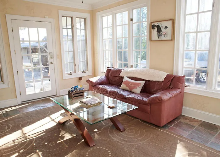 In-Law Suite, With Private Entrance, Sunroom, Patio!