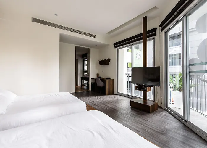 3 star hotels Tree House