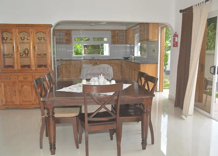 Julie'S Holiday Home