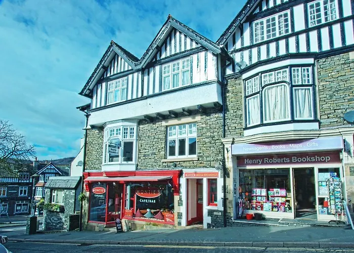 Cheap hotel: Monties Guest House - Adults Only