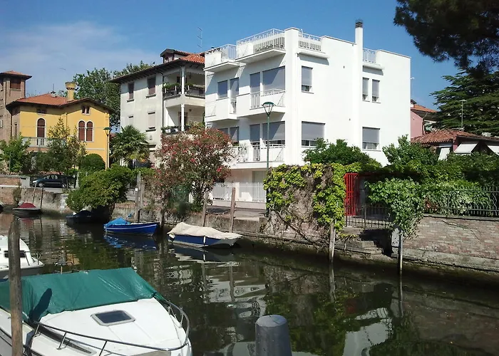Villa Venice Movie