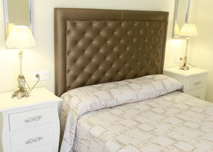 Hostal Flor De Lis- Lojo