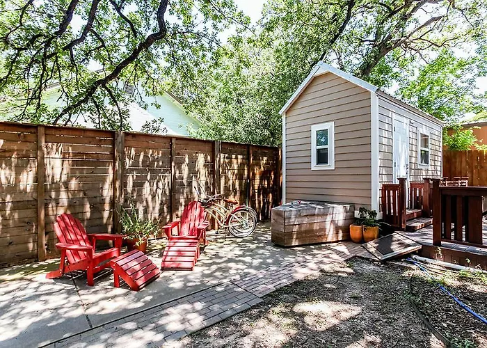 Tiny House Downtown In Walkable Location