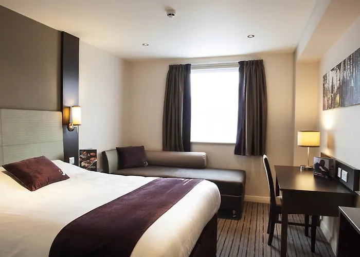 Cheap hotel: Premier Inn Watford Central