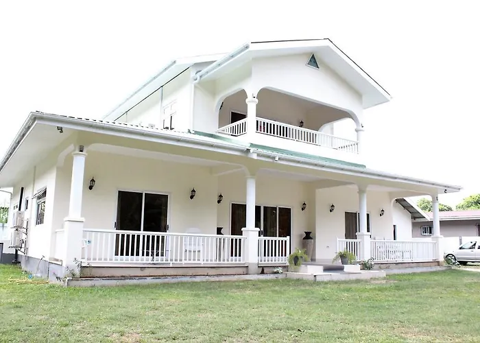 Julie'S Holiday Home