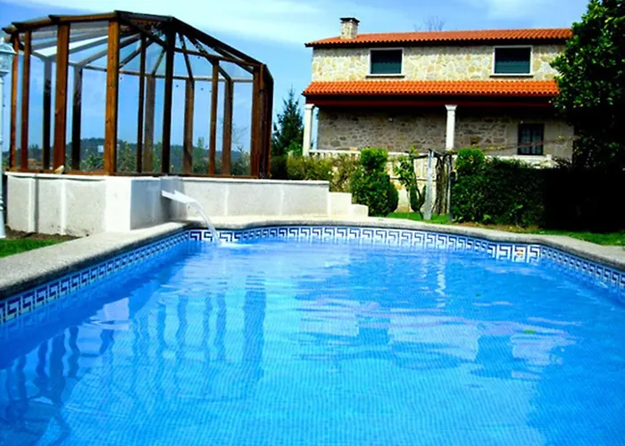 Villa con piscina: Casa Rural Os Carballos