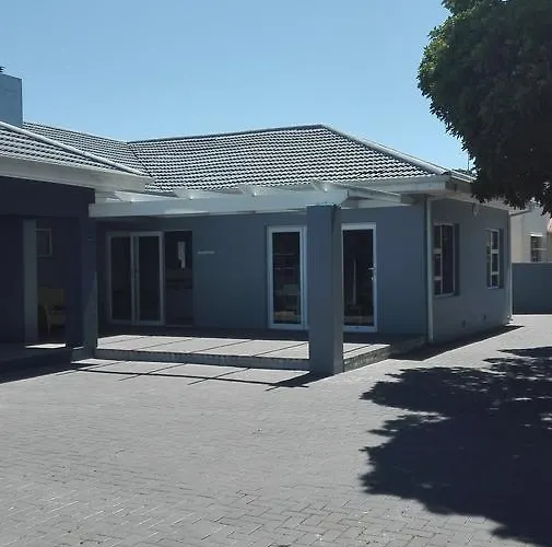 Beach hotel: Garden Gate Guest House