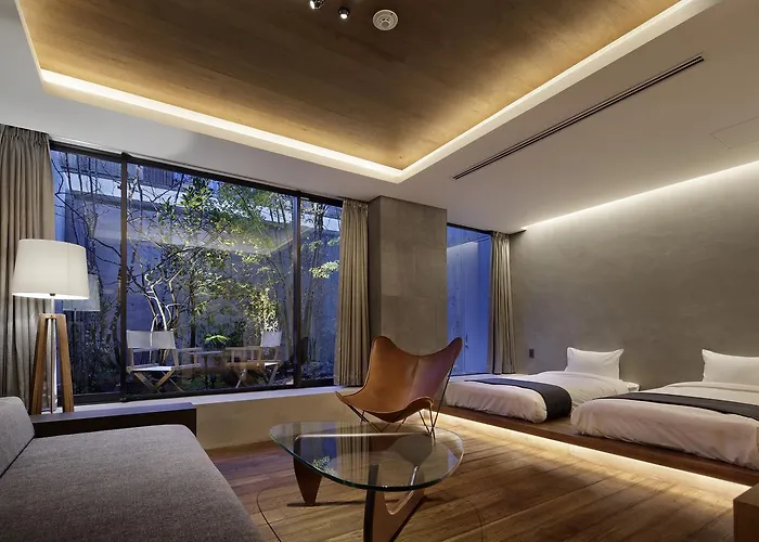 Family Hotel: 22 Pieces