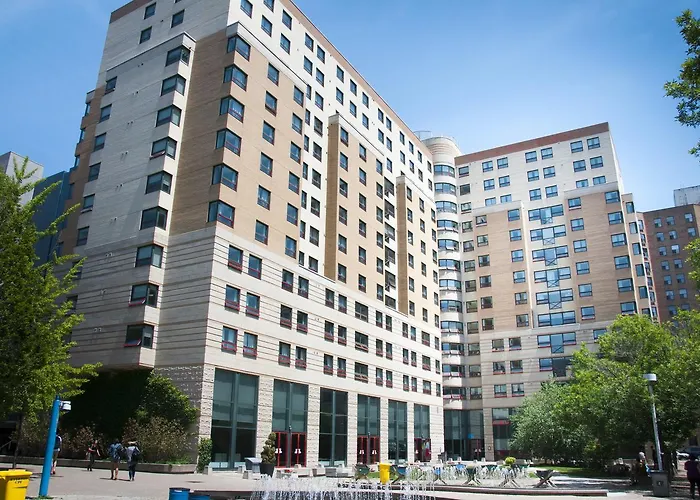 Apartments Toronto Metropolitan University- Pitman Hall Residence