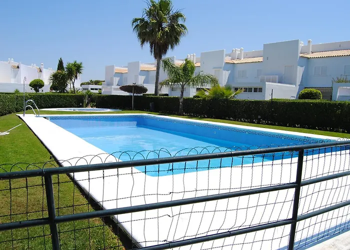 Hotel cerca del colegio: Apto en Residencial El Bosque