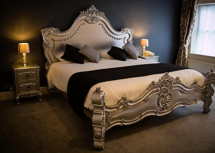 Hotel near College: Glebe Hotel