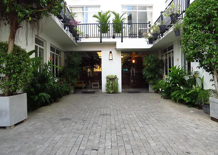 Cheap hotel: Chapelton House