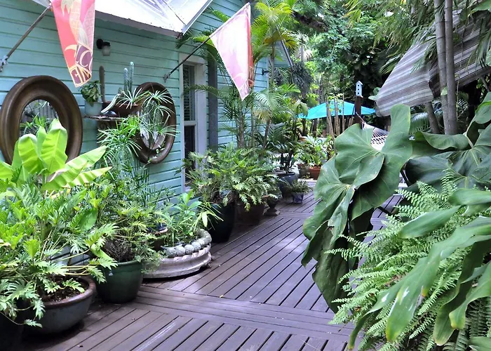 Pineapple Point Guesthouse & - Gay Men'S